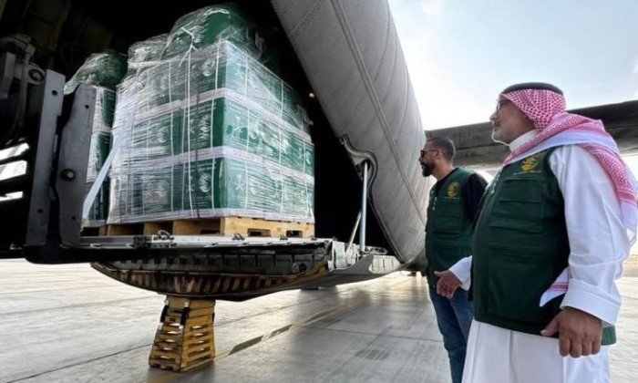 وصول طائرة مساعدات سعودية مطار العريش لدعم أهالي غزة وصول طائرة مساعدات سعودية مطار العريش لدعم أهالي غزة