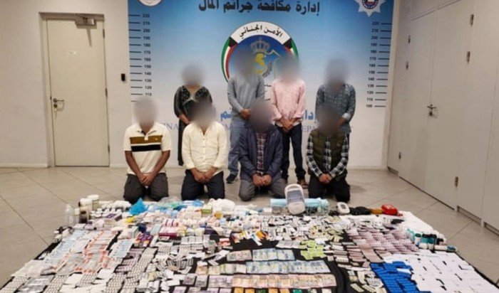 الداخلية الكويتية تكشف شبكة متكاملة تمارس الطب دون ترخيص وتتاجر في الأدوية الحكومية الداخلية الكويتية تكشف شبكة متكاملة تمارس الطب دون ترخيص وتتاجر في الأدوية الحكومية