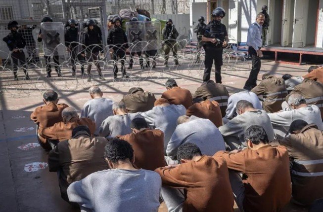 المركز الفلسطيني للدفاع عن الأسرى: قانون إعدام الأسرى جريمة حرب وتهديد للإنسانية المركز الفلسطيني للدفاع عن الأسرى: قانون إعدام الأسرى جريمة حرب وتهديد للإنسانية