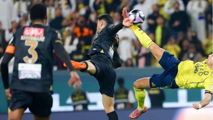 رونالدو يمنح جائزة لأفضل تعليق على هدفه في مرمى الخليج رونالدو يمنح جائزة لأفضل تعليق على هدفه في مرمى الخليج