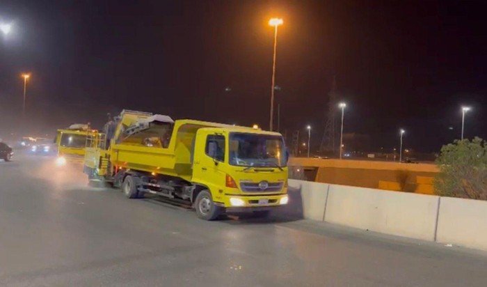 «البلدية»: تنظيف الخطوط السريعة في محافظة الجهراء من الرمال والمخلفات