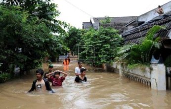 ماذا يحدث في أندونيسيا؟.. انهيارات أرضية وقتلى وعشرات المفقودين (تفاصيل مثيرة)