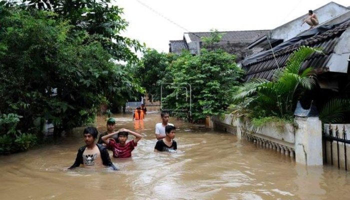 ماذا يحدث في أندونيسيا؟.. انهيارات أرضية وقتلى وعشرات المفقودين (تفاصيل مثيرة) ماذا يحدث في أندونيسيا؟.. انهيارات أرضية وقتلى وعشرات المفقودين (تفاصيل مثيرة)