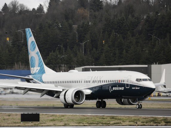 إدارة الطيران الفيدرالية الأمريكية توقف جميع طائرات بوينغ MD-11 وتطلب إجراء مراجعة للسلامة إدارة الطيران الفيدرالية الأمريكية توقف جميع طائرات بوينغ MD-11 وتطلب إجراء مراجعة للسلامة