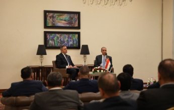 وزير الخارجية يلتقي أعضاء الجالية المصرية في الجزائر