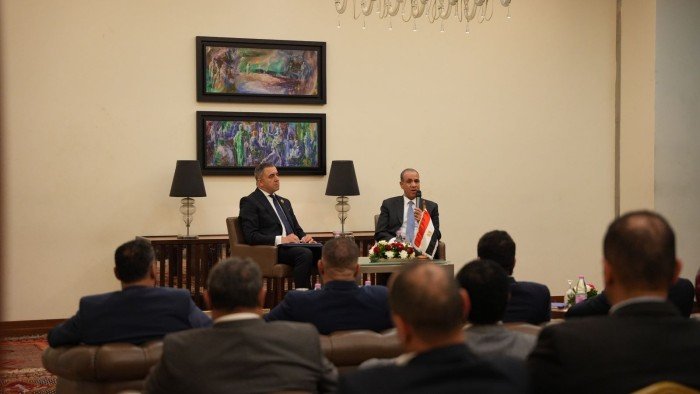 وزير الخارجية يلتقي أعضاء الجالية المصرية في الجزائر وزير الخارجية يلتقي أعضاء الجالية المصرية في الجزائر