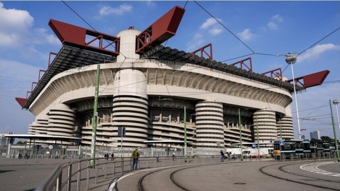 ميلان وإنتر ميلان يوقعان عقد شراء سان سيرو