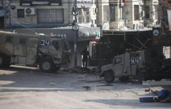 آليات الاحتلال الإسرائيلي تنتشر بشكل مكثف وسط طولكرم بفلسطين