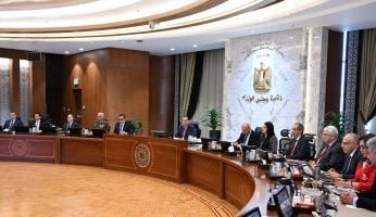 مصر: مجلس الوزراء يوافق على استكمال إجراءات طرح محطات توليد الكهرباء بجبل الزيت