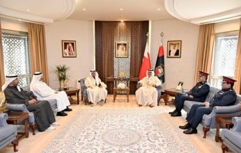 وزير الداخلية البحريني يبحث مع مدير خفر السواحل الكويتي سبل تطوير آليات العمل المشترك