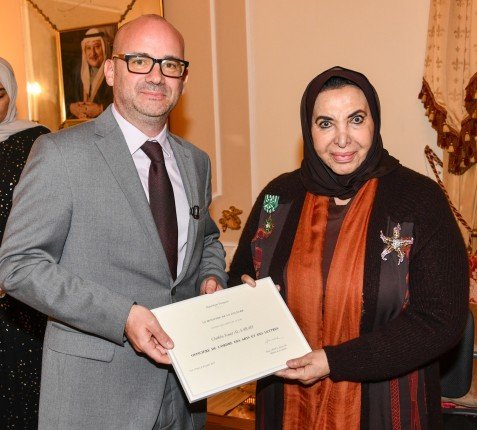 فرنسا تقلد الشيخة سعاد الصباح وسام الفنون والآداب برتبة ضابط تقديرا لمسيرتها الثقافية والفكرية 1 khaligyoun08573