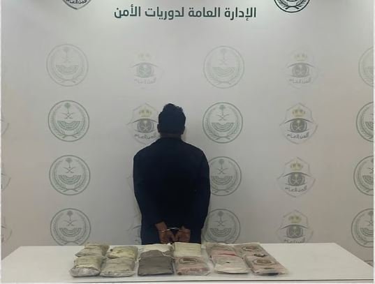 ضبط شخص بحوزته كمية من مادة الحشيش المخدر في جازان ضبط شخص بحوزته كمية من مادة الحشيش المخدر في جازان
