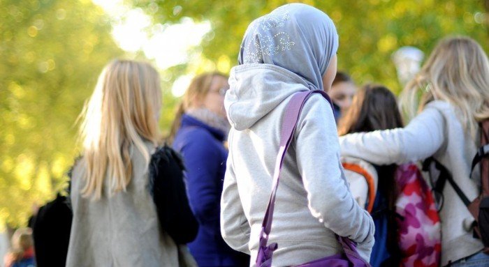 النمسا تصدر قانونًا يمنع ارتداء الحجاب للفتيات دون 14 عامًا في المدارس النمسا تصدر قانونًا يمنع ارتداء الحجاب للفتيات دون 14 عامًا في المدارس