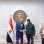 مصر: وزير العمل يسلم دفعة جديدة من عقود العمل بالإمارات والأردن 2 khaligyoun09218