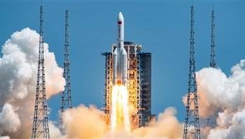 الصين تطلق قمرين اصطناعيين جديدين إلى الفضاء