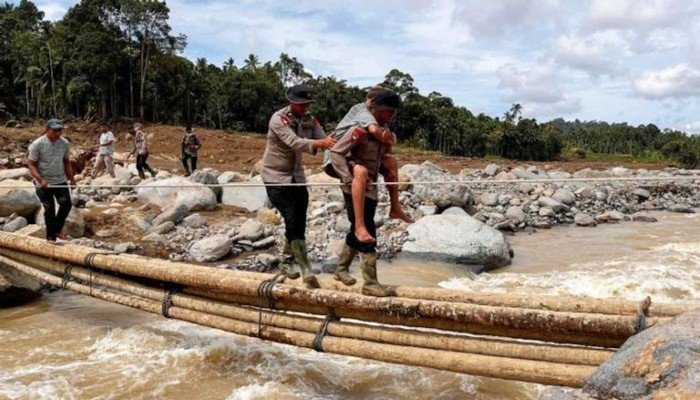ماذا حدث في آسيا؟.. 1000 قتيل في فيضانات إندونيسيا وتايلاند وسريلانكا ماذا حدث في آسيا؟.. 1000 قتيل في فيضانات إندونيسيا وتايلاند وسريلانكا