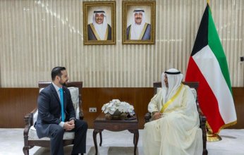 وزير الخارجية الكويتي يتسلم نسخة من أوراق اعتماد سفير غواتيمالا الجديد لدى البلاد