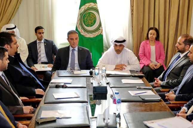 جامعة الدول العربية تطلق برنامجا تدريبيا للدبلوماسيين الكويتيين جامعة الدول العربية تطلق برنامجا تدريبيا للدبلوماسيين الكويتيين