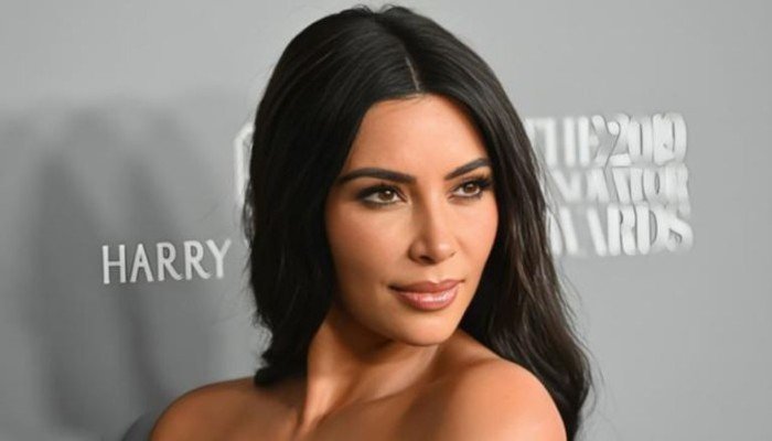 رحلة مدتها 12 دقيقة تُشعل الغضب.. كيم كارداشيان في مرمى الاتهامات البيئية رحلة مدتها 12 دقيقة تُشعل الغضب.. كيم كارداشيان في مرمى الاتهامات البيئية