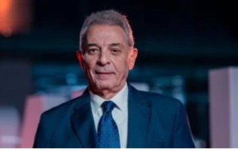 تغيير اسم مسلسل محمود حميدة من الأستاذ إلى فرصة أخيرة. أعرف التفاصيل