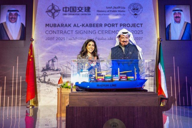 رئيس مجلس وزراء الكويت يرعى توقيع عقد تنفيذ مشروع ميناء مبارك الكبير في جزيرة بوبيان رئيس مجلس وزراء الكويت يرعى توقيع عقد تنفيذ مشروع ميناء مبارك الكبير في جزيرة بوبيان