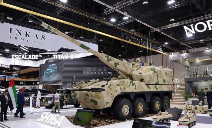 الهاوتزر 155 مم.. مدفع ضخم يظهر فى أرض معرض إيديكس 2025