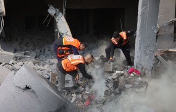 الدفاع المدني في غزة يعلن انتشال جثامين 30 شهيدا من مقبرة مؤقتة بمجمع الشفاء الطبي