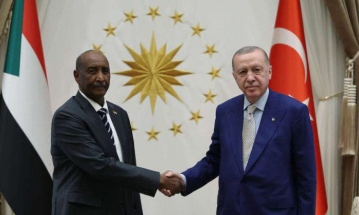 الرئيس التركي يبحث مع رئيس مجلس السيادة السوداني العلاقات الثنائية والتطورات الدولية الرئيس التركي يبحث مع رئيس مجلس السيادة السوداني العلاقات الثنائية والتطورات الدولية