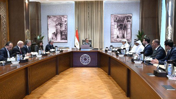 مدبولي يؤكد للرئيس التنفيذي لـ"المانع" القطرية حرص الحكومة على تهيئة مناخ محفز للاستثمارات الأجنبية مدبولي يؤكد للرئيس التنفيذي لـ"المانع" القطرية حرص الحكومة على تهيئة مناخ محفز للاستثمارات الأجنبية