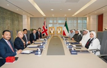 وزير المالية الكويتي يبحث مع المفوض التجاري البريطاني تعزيز العلاقات