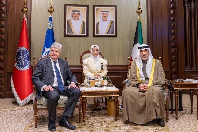 الكويت.. رئيس مجلس الوزراء بالإنابة ووزير الداخلية يستقبل وزير الشؤون التجارية الخارجية الفرنسي الكويت.. رئيس مجلس الوزراء بالإنابة ووزير الداخلية يستقبل وزير الشؤون التجارية الخارجية الفرنسي