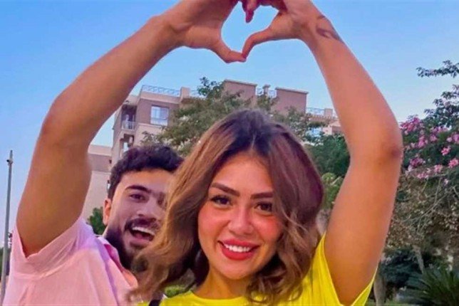 بتهمة بث فيديوهات خادشة للحياء.. هدير وأوتاكا يوقعان أمر إحالتهما للمحكمة الاقتصادية من داخل محبسهما بتهمة بث فيديوهات خادشة للحياء.. هدير وأوتاكا يوقعان أمر إحالتهما للمحكمة الاقتصادية من داخل محبسهما