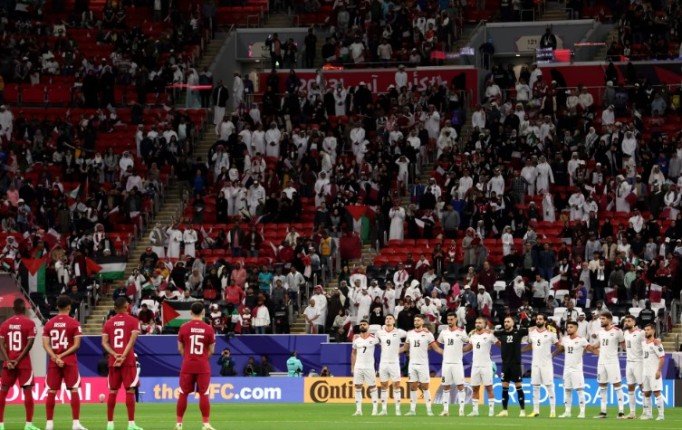 لفتة إنسانية مؤثرة لاعبين قطريين وفلسطيين تجاه أطفال مكفوفين