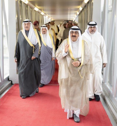 أمير الكويت يتوجه إلى مملكة البحرين الشقيقة لترؤس وفد دولة البلاد في القمة الخليجية أمير الكويت يتوجه إلى مملكة البحرين الشقيقة لترؤس وفد دولة البلاد في القمة الخليجية