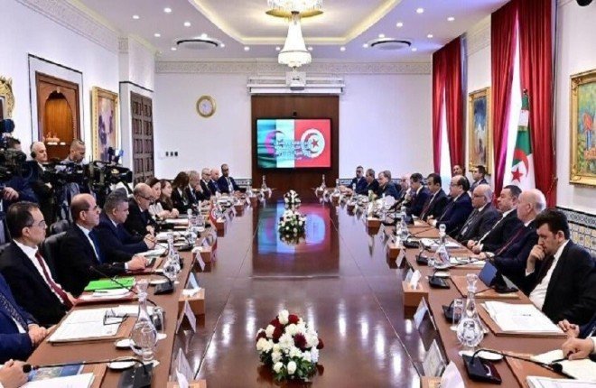 توقيع 25 اتفاقية بين تونس والجزائر ضمن أعمال اللجنة المشتركة الكبرى توقيع 25 اتفاقية بين تونس والجزائر ضمن أعمال اللجنة المشتركة الكبرى