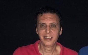 الفنان طارق الأمير في العناية المركزة بحالة حرجة… وشقيقته تكشف تطورات وضعه الصحي