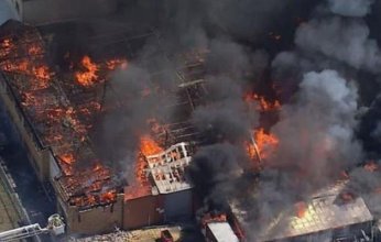 سحب كثيفة من الدخان الأسود.. حريق هائل يلتهم مصنعًا في سيدني