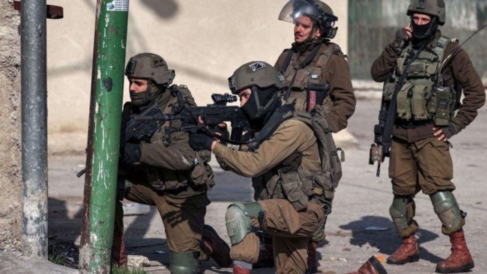 استشهاد فتى فلسطيني برصاص الاحتلال الإسرائيلي في مدينة الخليل بالضفة الغربية استشهاد فتى فلسطيني برصاص الاحتلال الإسرائيلي في مدينة الخليل بالضفة الغربية