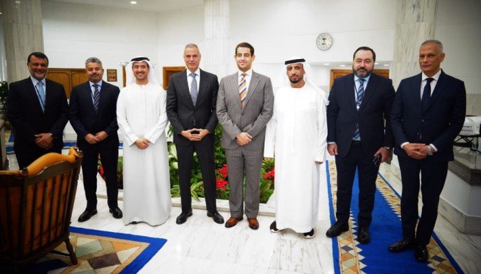 "مصر للطيران" تبحث سبل التعاون المشترك مع وفد رفيع من مجموعة طيران أبوظبي