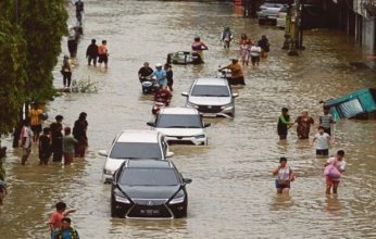 ارتفاع حصيلة ضحايا فيضانات إندونيسيا إلى 502 قتيل وأكثر من 500 مفقود