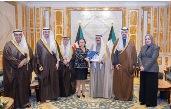 أمير الكويت يتسلم التقرير السنوي العاشر لأعمال هيئة تشجيع الاستثمار المباشر