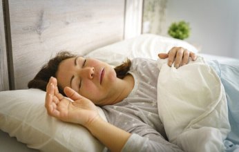 كيف تؤثر نوعية الغذاء في جودة النوم؟ دراسة حديثة تجيب