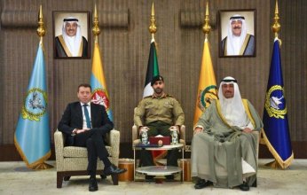 وزير الدفاع يبحث مع المبعوث التجاري للمملكة المتحدة لدى الكويت موضوعات مشتركة