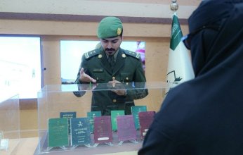 الجوازات السعودية تستعرض وثائق السفر التاريخية في مهرجان الملك عبد العزيز للإبل