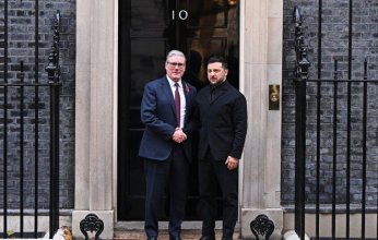 ستارمر يستقبل زيلينسكي في لندن لبحث خطة السلام الأمريكية.. كواليس ضغوط متصاعدة ومواقف متباينة