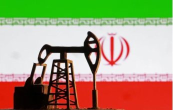 تحركات الأسواق العالمية.. النفط يهبط مع تقييم المستثمرين لوضع إمدادات إيران وصادرات فنزويلا