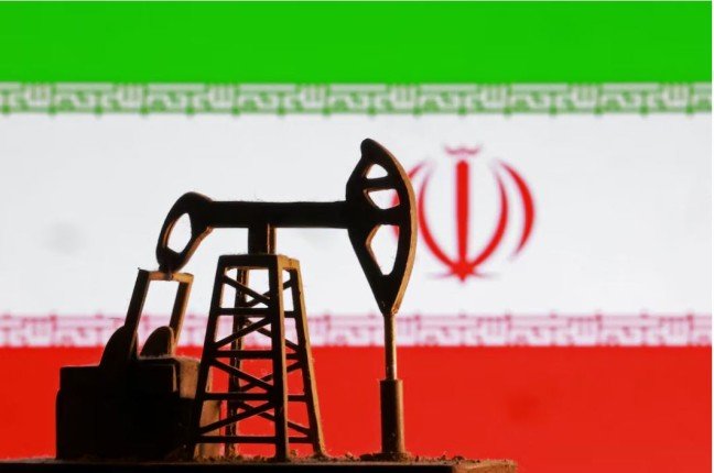 تحركات الأسواق العالمية.. النفط يهبط مع تقييم المستثمرين لوضع إمدادات إيران وصادرات فنزويلا تحركات الأسواق العالمية.. النفط يهبط مع تقييم المستثمرين لوضع إمدادات إيران وصادرات فنزويلا
