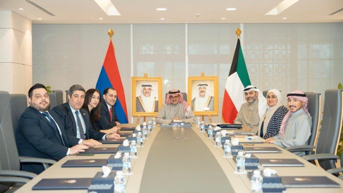 الكويت وأرمينيا تبحثان الموضوعات الاستثمارية والاقتصادية الكويت وأرمينيا تبحثان الموضوعات الاستثمارية والاقتصادية