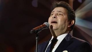 يجري جراحة في العمود الفقري.. تطورات الحالة الصحية للفنان هاني شاكر
