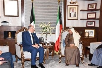 رئيس الجهاز المركزي يبحث مع السفير المصري أوضاع «المقيمين بصورة غير قانونية» رئيس الجهاز المركزي يبحث مع السفير المصري أوضاع «المقيمين بصورة غير قانونية»